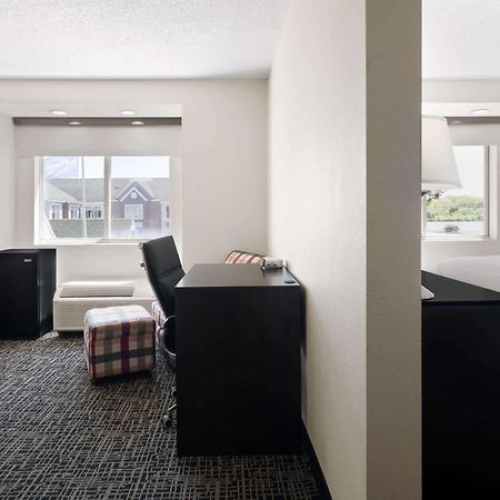 Baymont By Wyndham Boardman Hotel Bagian luar foto