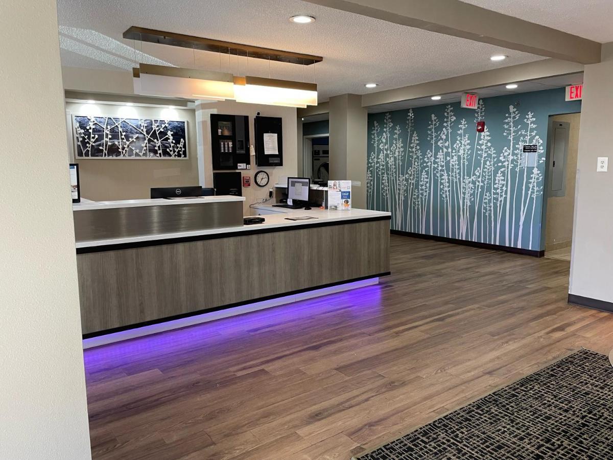 Baymont By Wyndham Boardman Hotel Bagian luar foto