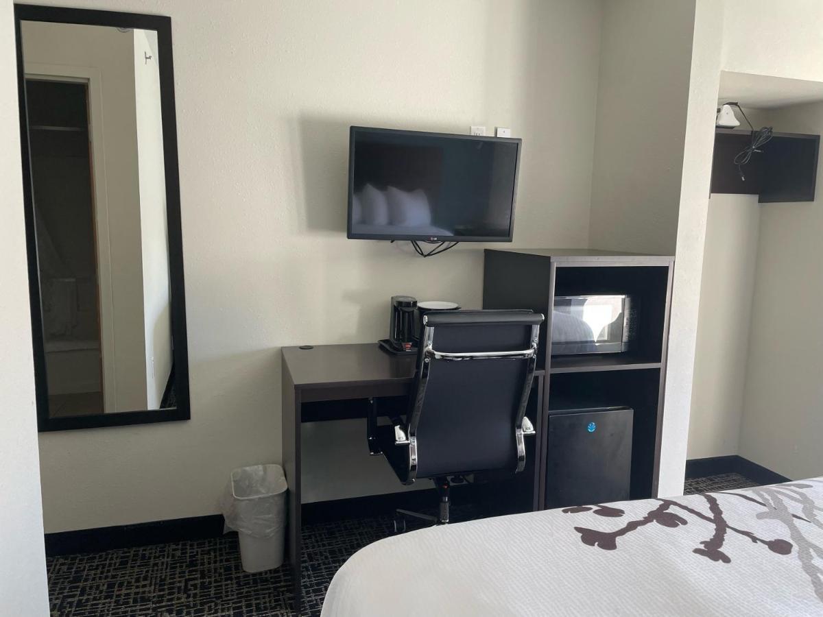 Baymont By Wyndham Boardman Hotel Bagian luar foto