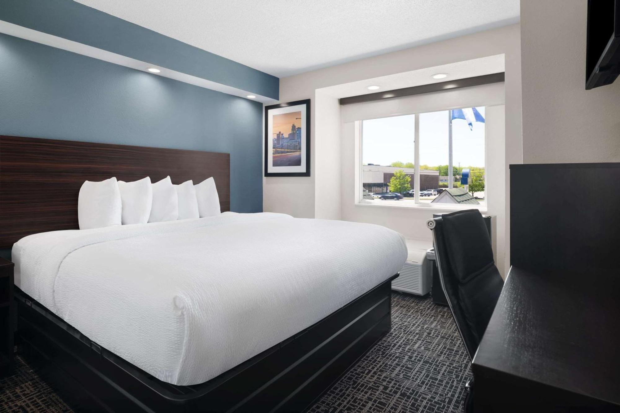 Baymont By Wyndham Boardman Hotel Bagian luar foto