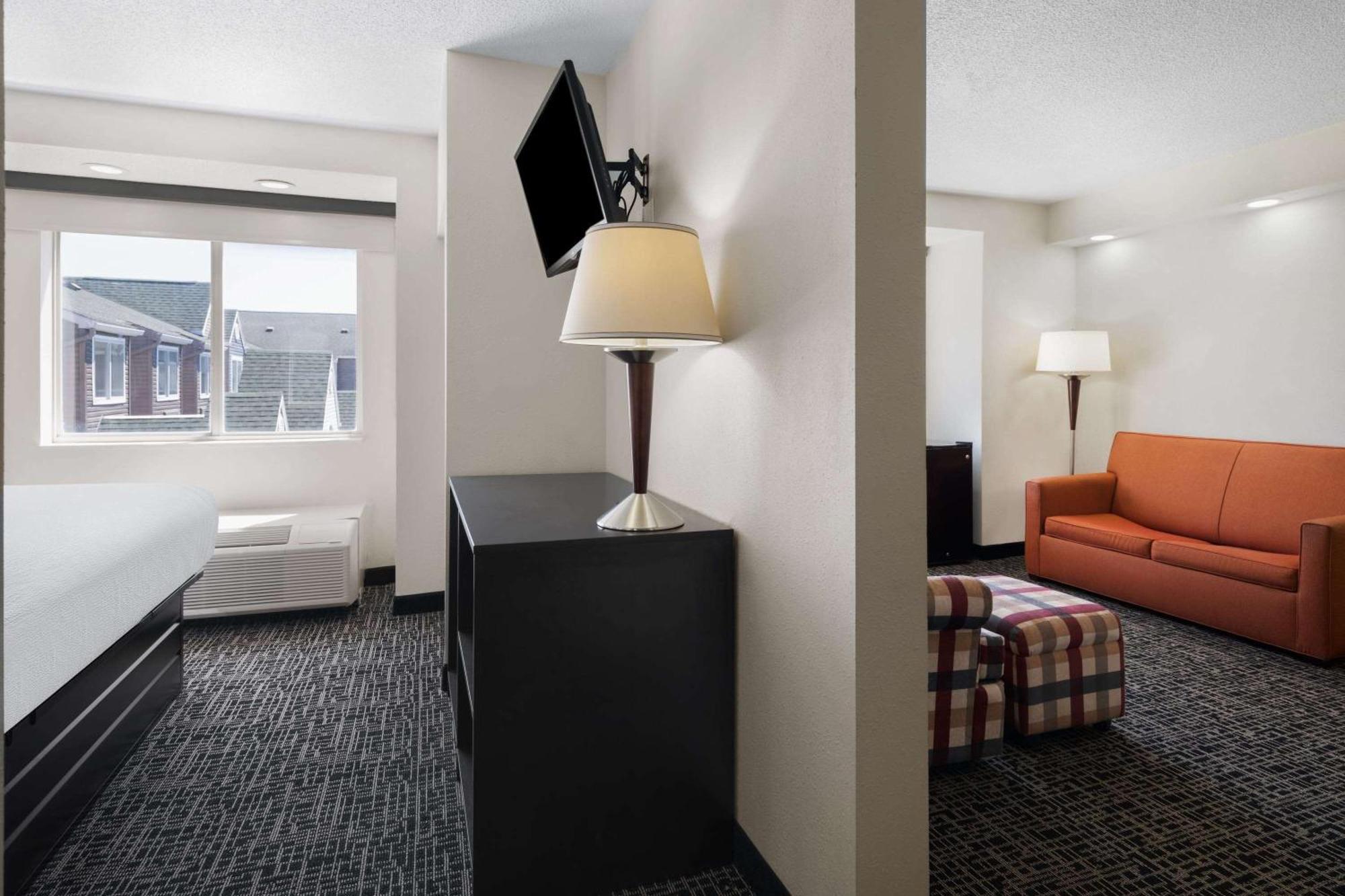 Baymont By Wyndham Boardman Hotel Bagian luar foto