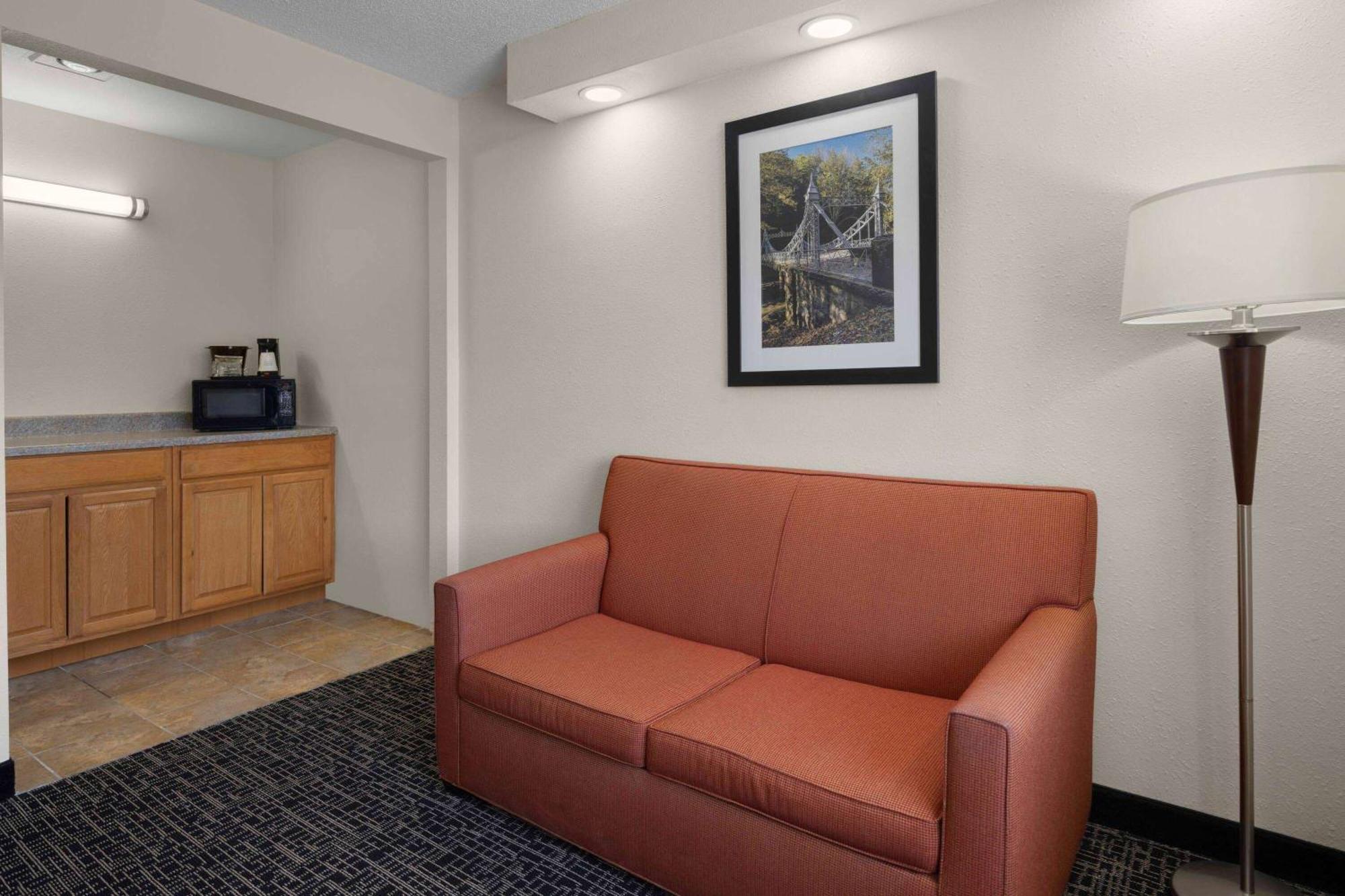 Baymont By Wyndham Boardman Hotel Bagian luar foto