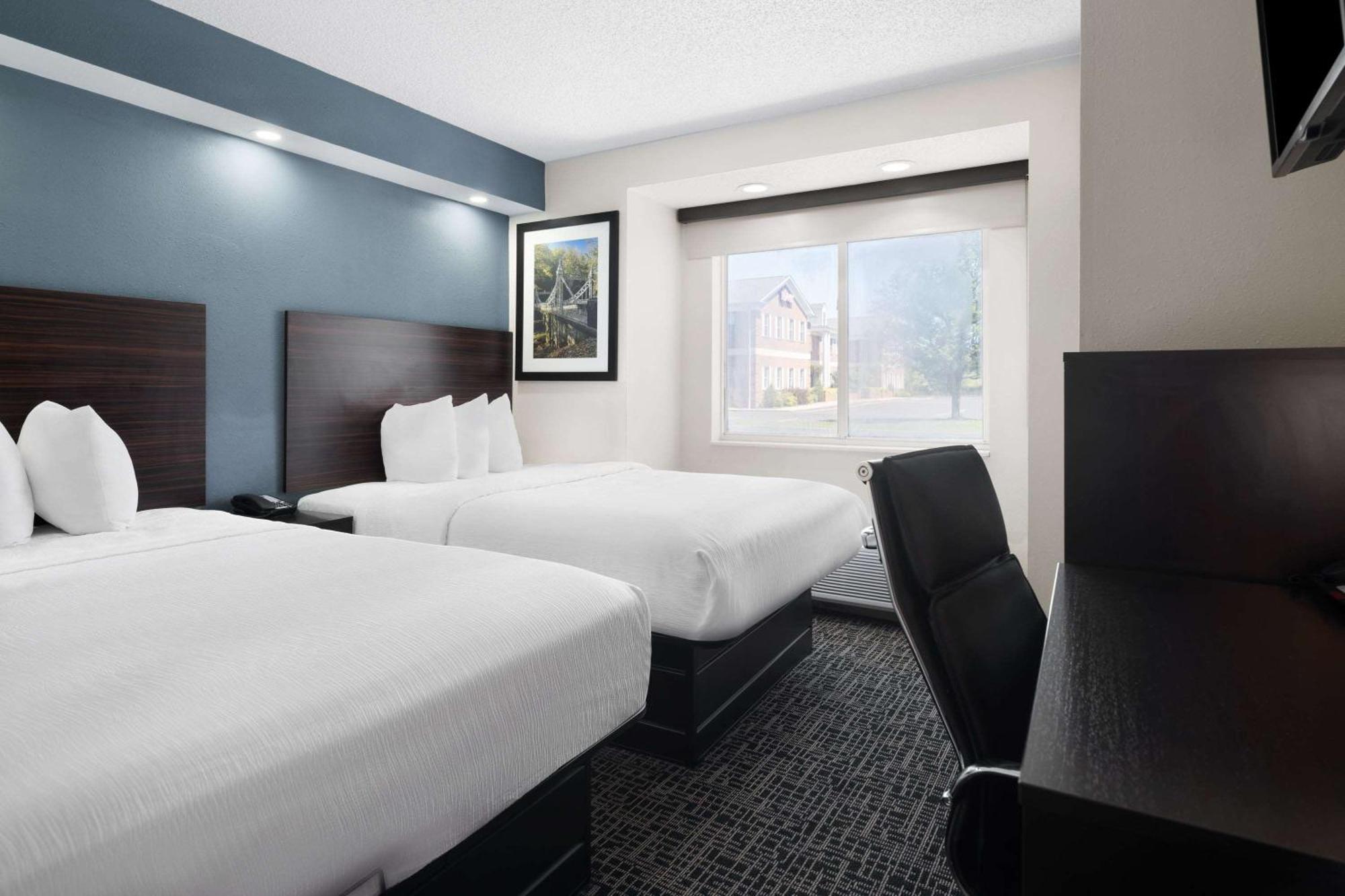 Baymont By Wyndham Boardman Hotel Bagian luar foto